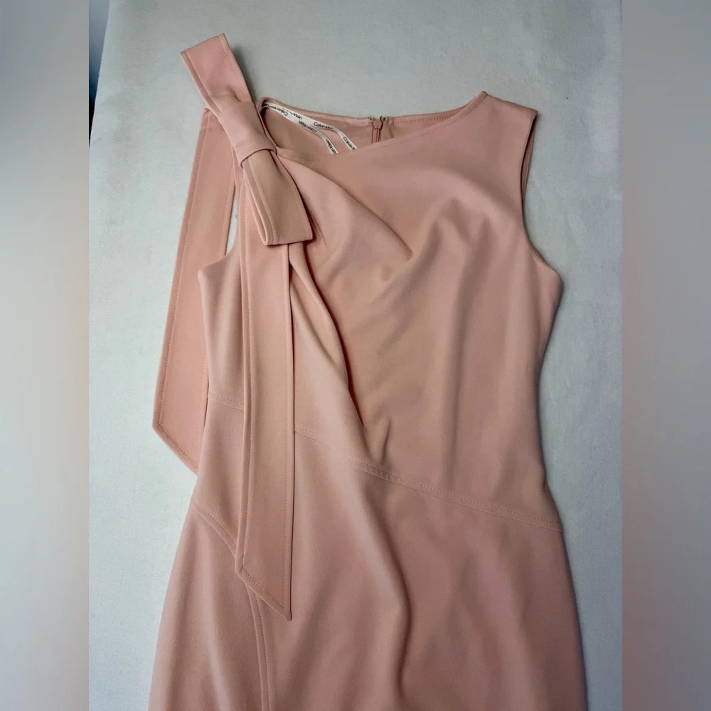 Calvin Klein Blush Bow Shoulder Sheath Dress Size 2 Elegant
NWOT - Picture 5 of 5